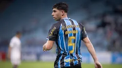 RS - PORTO ALEGRE - 14/04/2026 - COPA SUL-AMERICANA 2026, GREMIO X DEPORTIVO RIESTRA - Juan Nardoni jogador do Gremio durante partida contra o Deportivo Riestra no estadio Arena do Gremio pelo campeonato Copa Sul-Americana 2026. Foto: Maxi Franzoi/AGIF