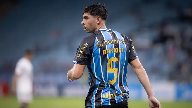 RS - PORTO ALEGRE - 14/04/2026 - COPA SUL-AMERICANA 2026, GREMIO X DEPORTIVO RIESTRA - Juan Nardoni jogador do Gremio durante partida contra o Deportivo Riestra no estadio Arena do Gremio pelo campeonato Copa Sul-Americana 2026. Foto: Maxi Franzoi/AGIF