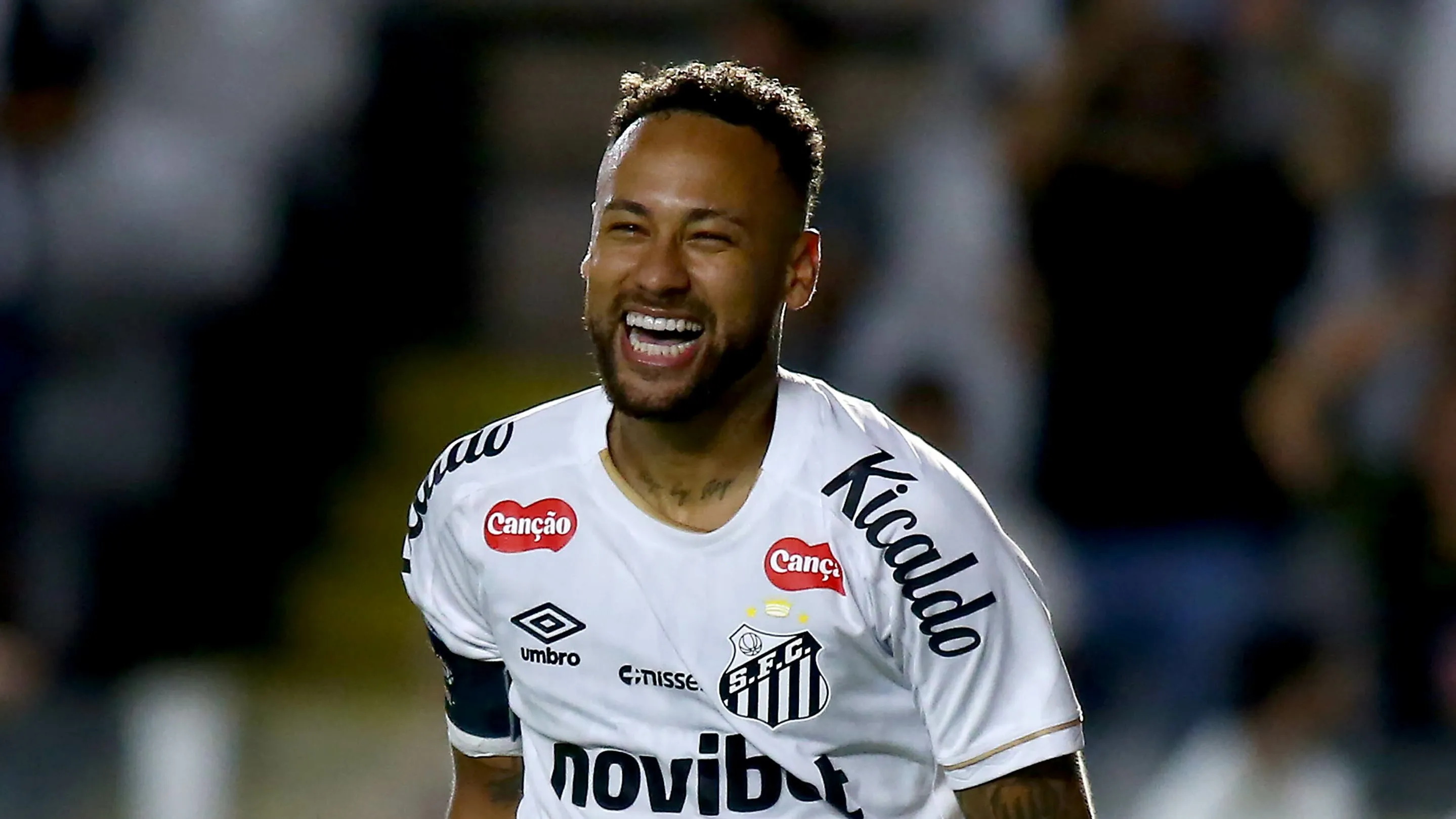 Neymar jogador do Santos comemora seu gol durante partida contra o Deportivo Recoleta no estadio Vila Belmiro pelo campeonato Copa Sul-Americana 2026. Foto: Mauricio De Souza/AGIF