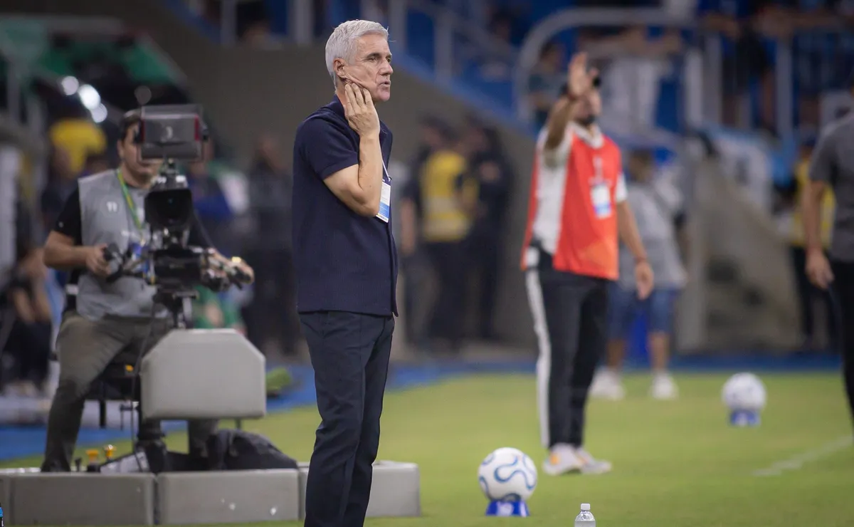 Modelo de Luís Castro expõe um Grêmio sem ideias e liga alerta para o Brasileirão