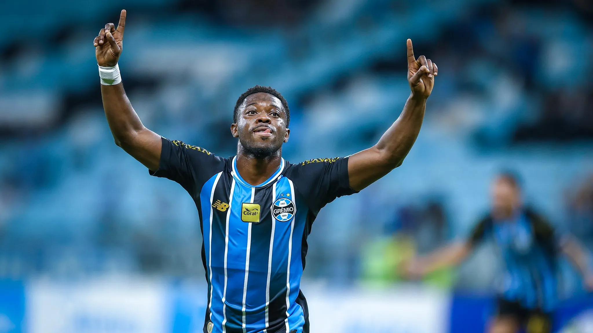 Amuzu saiu do banco para dar a vitória na Arena – Foto: Lucas Uebel/Grêmio FBPA