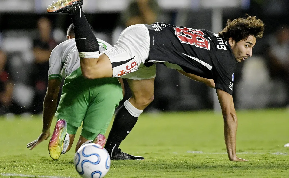 JP é expulso por falta que ele mesmo sofreu e VAR não é acionado por ter sido segundo amarelo