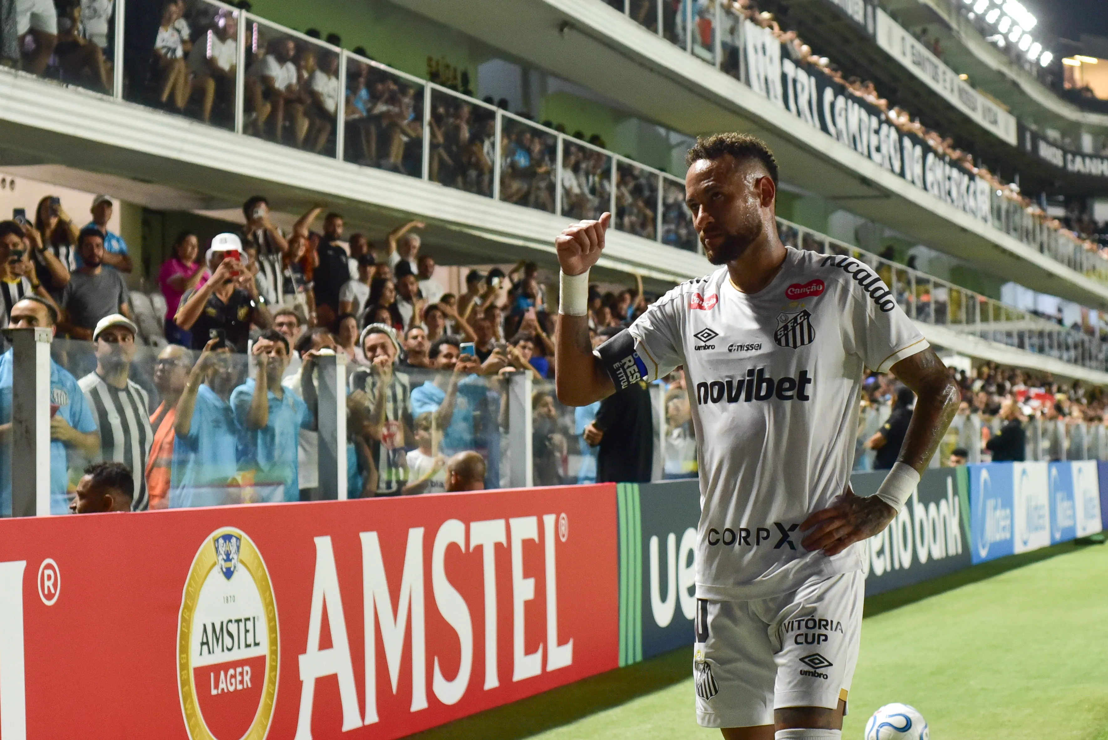 Neymar marca em empate do Santos com o Recoleta. Foto: Jota Erre/AGIF