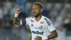 Neymar comemora seu gol pela Copa Sul-Americana.