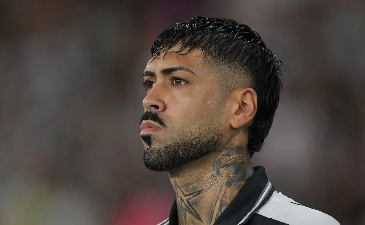 Botafogo encaminha venda e Alexander Barboza está muito perto de fechar com Palmeiras