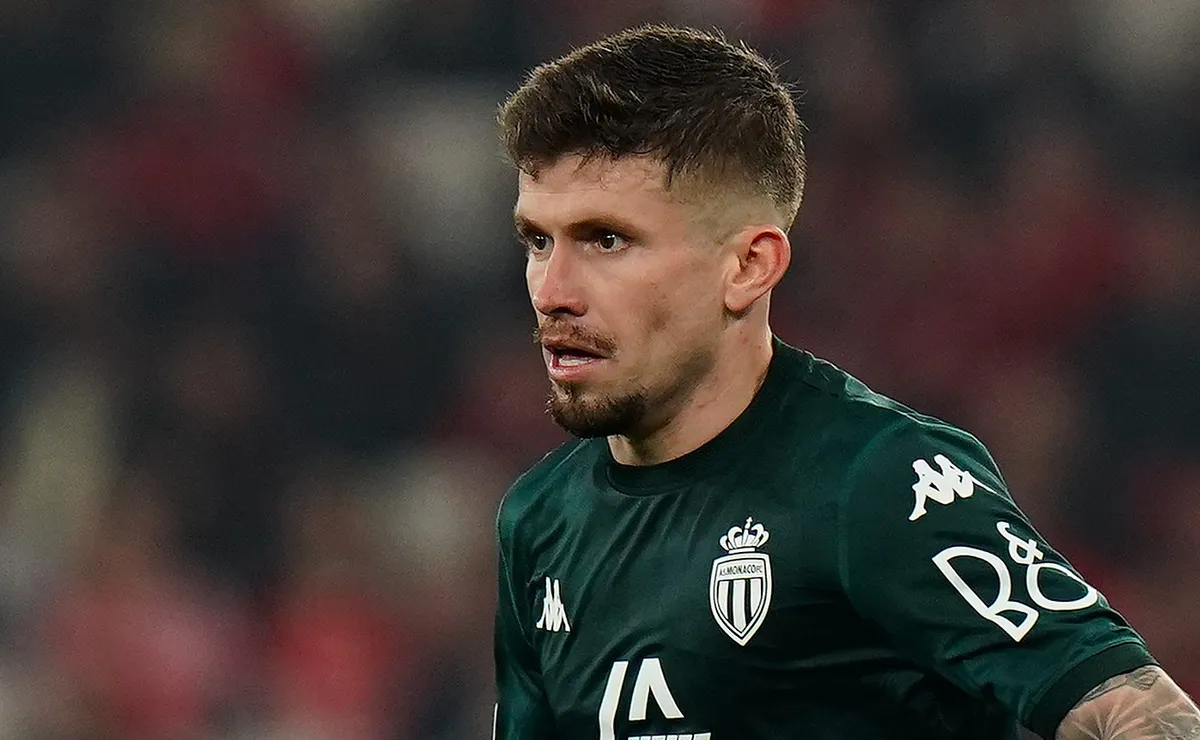 Leonardo Jardim se anima para contratar novo lateral-esquerdo e Caio Henrique topa ouvir projeto do Flamengo