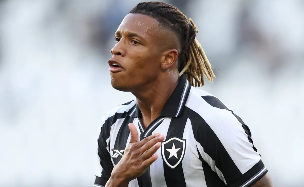 John Textor aceita negociar Danilo, ex-Palmeiras, e Botafogo quer mais de R$ 205,6 milhões