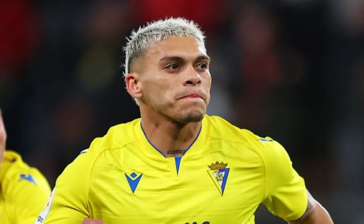 Atlético-MG quer fechar com atacante uruguaio e pode assinar pré-contrato com Brian Ocampo, da Cádiz-ESP