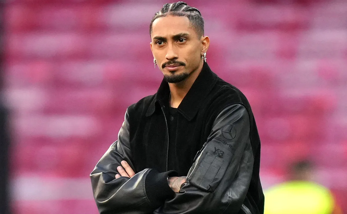 Raphinha pode sofrer punição após eliminação do Barcelona na Champions: “Para mim, foi um jogo roubado”