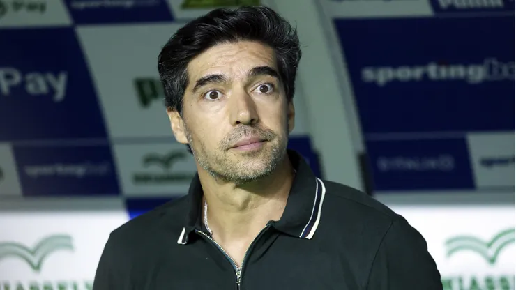 Abel Ferreira terá que cumprir mais quatro jogos de suspensão até voltar a comandar o Palmeiras contra o Remo