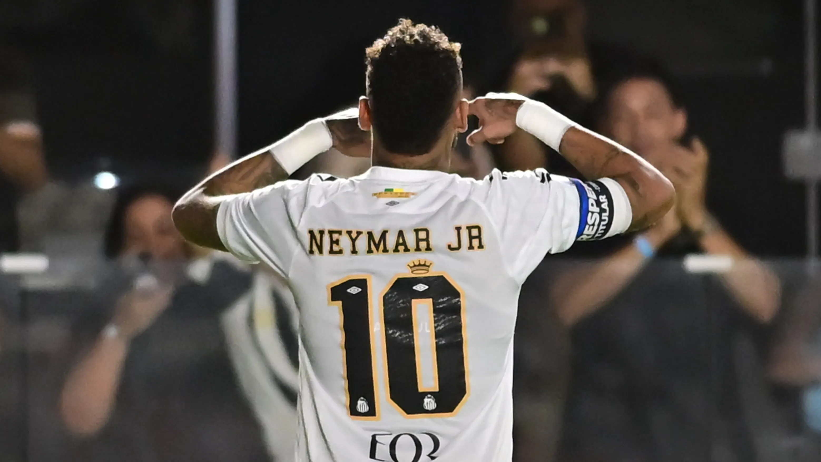 SP – SANTOS – 14/04/2026 – COPA SUL-AMERICANA 2026, SANTOS X DEPORTIVO RECOLETA – Neymar jogador do Santos comemora seu gol durante partida contra o Deportivo Recoleta no estadio Vila Belmiro pelo campeonato Copa Sul-Americana 2026. Foto: Jota Erre/AGIF