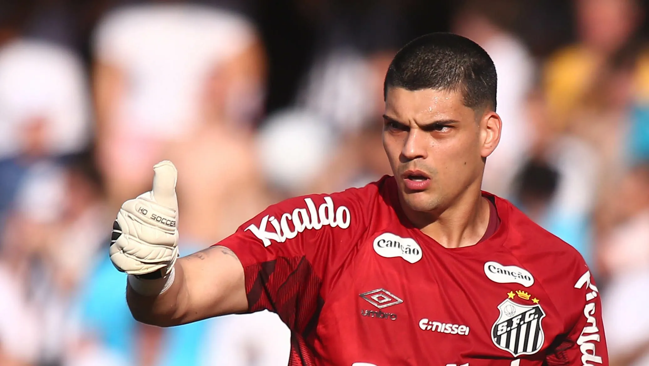 Gabriel Brazão, goleiro.