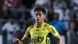 José Aldo durante jogo na Vila Belmiro.