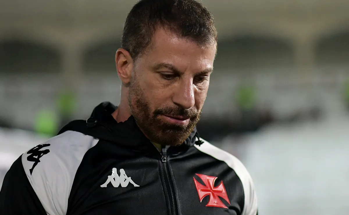 STJD volta atrás e pune Pedrinho por 15 dias após críticas à arbitragem