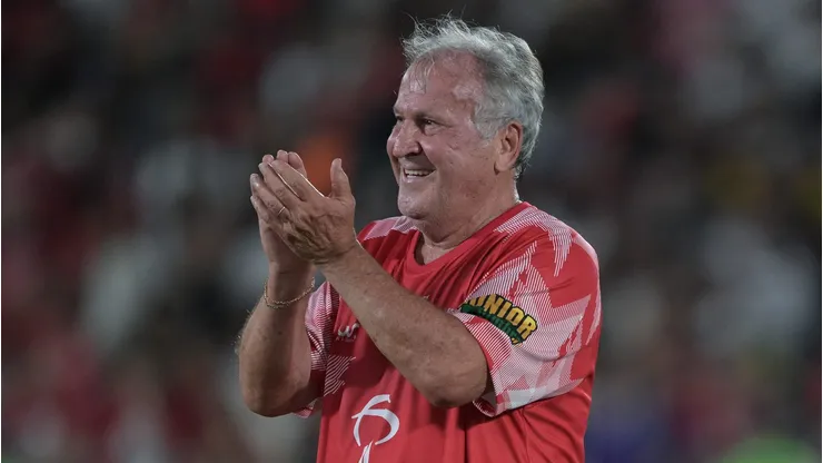 Pedro foi elogiado por Zico, ídolo do Flamengo.