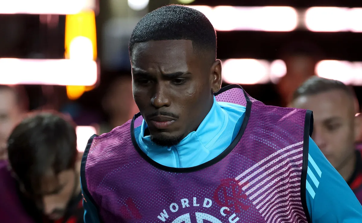 Flamengo rejeita sondagens do Grêmio por Evertton Araújo e define condição para negociar volante