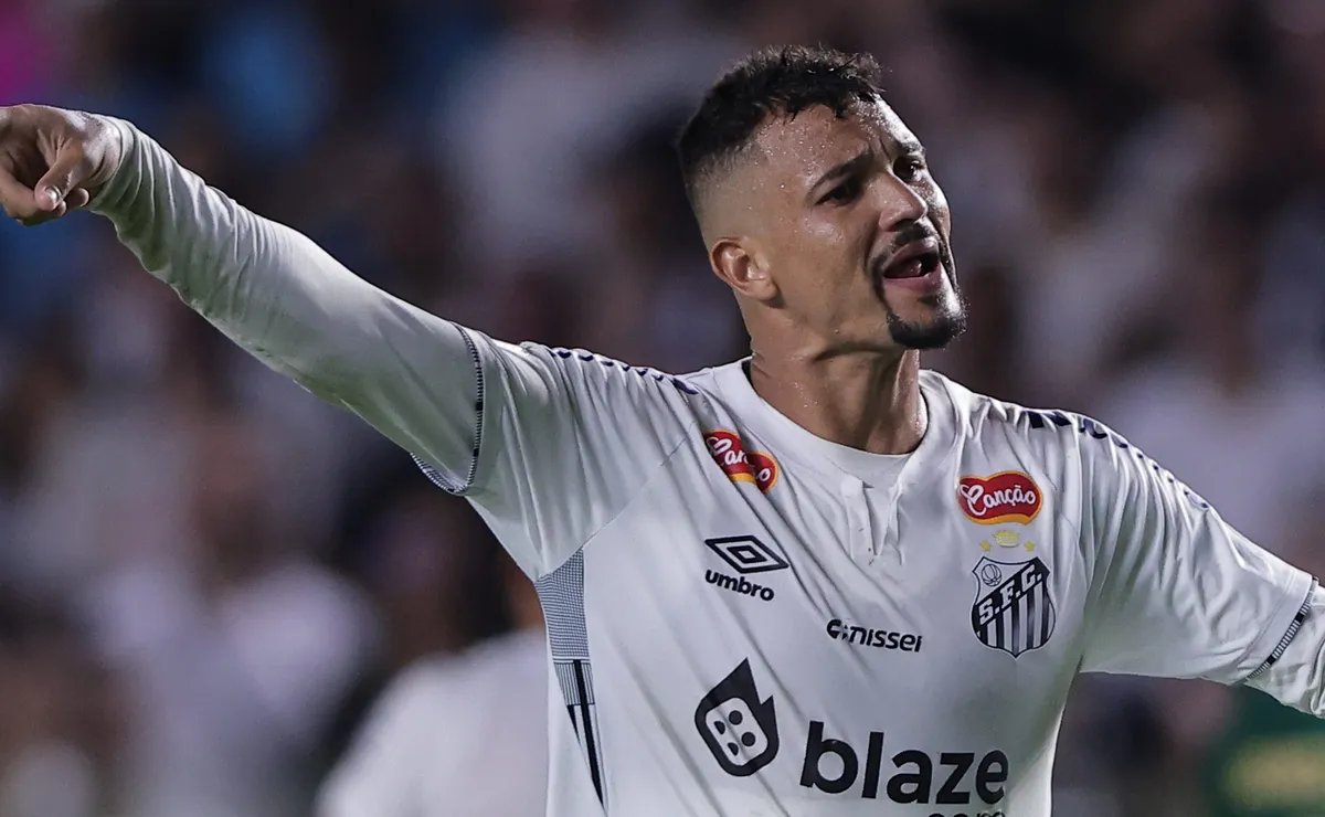 Zé Ivaldo perde espaço no Santos e jogou apenas 72 minutos desde a chegada de Cuca