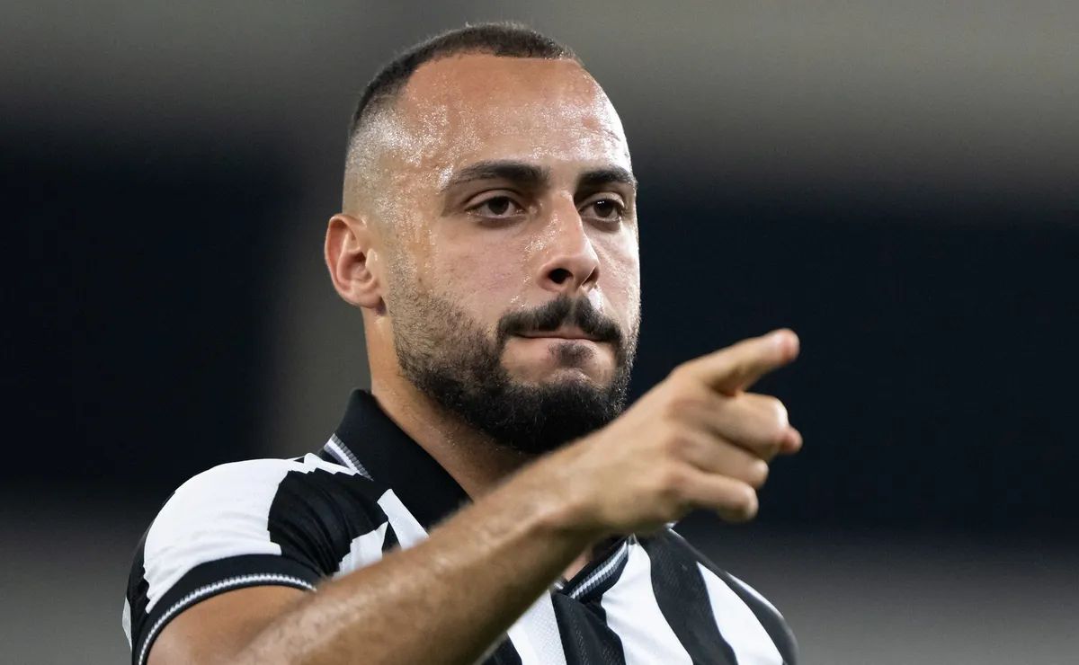 Franclim Carvalho tem papel fundamental em recuperação de Arthur Cabral no Botafogo