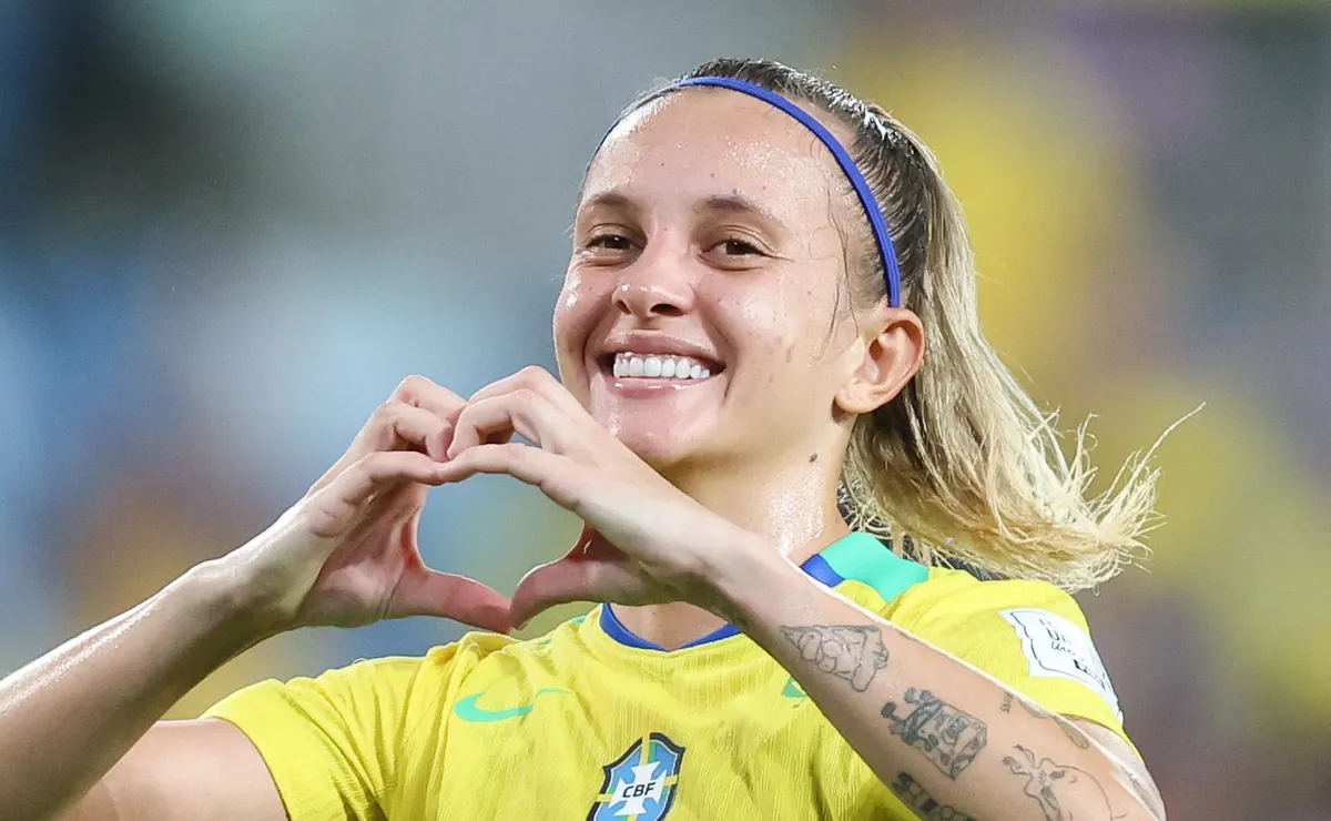 Noite de estreias: Vitória Calhau e Raissa Bahia marcam primeiros gols e celebram goleada da Seleção