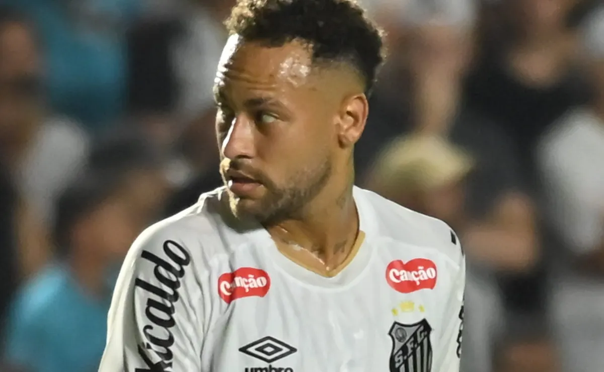 Neymar pede desculpas após discussão com torcedor e reconhece erro: “Não farei mais isso”