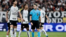 O arbitro Flavio Rodrigues de Souza durante partida entre Corinthians e Palmeiras no estadio Arena Corinthians pelo campeonato Brasileiro A 2026. Foto: Marcello Zambrana/AGIF