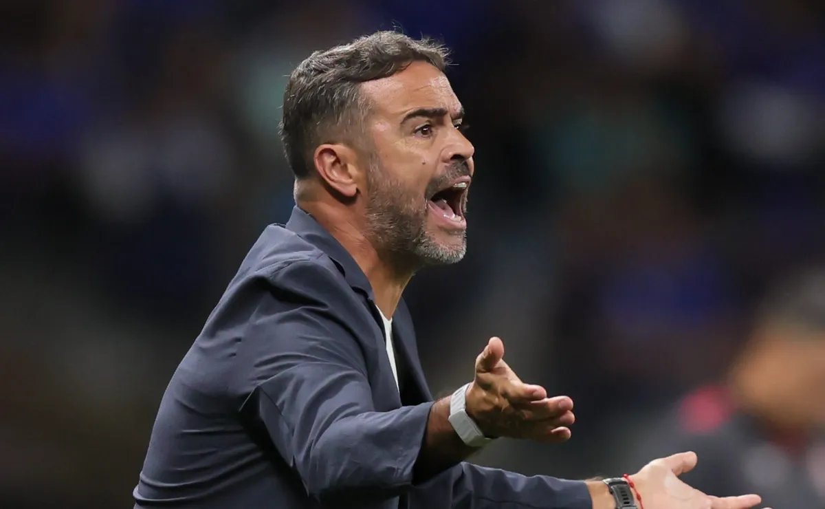 Artur Jorge prepara Cruzeiro mais ofensivo, porém não esperava eficiência da equipe adversária