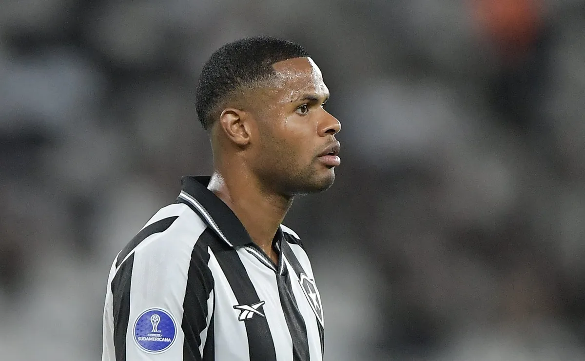 Botafogo vence Racing de virada por 3 a 2 na Sul-Americana e assume liderança do grupo