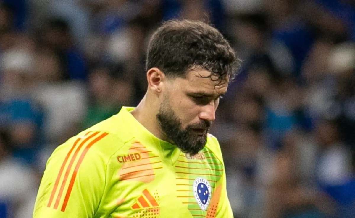 Matheus Cunha toma gols em Cruzeiro x Universidad Católica e lances revoltam torcida cruzeirense