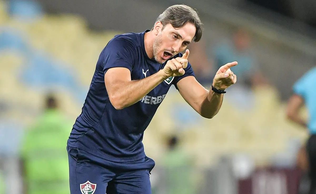 Erros defensivos coletivos custam caro e Fluminense de Zubeldía sofre virada para o Independiente Rivadavia