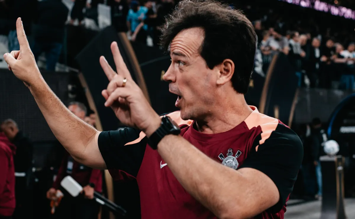 Fernando Diniz acerta estratégia e Corinthians vence Santa Fé com autoridade pela Libertadores