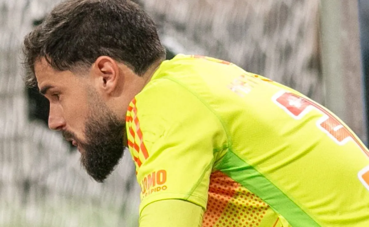 Matheus Cunha responde críticas sobre falhas em derrota do Cruzeiro na Libertadores: “Não eram defensáveis”