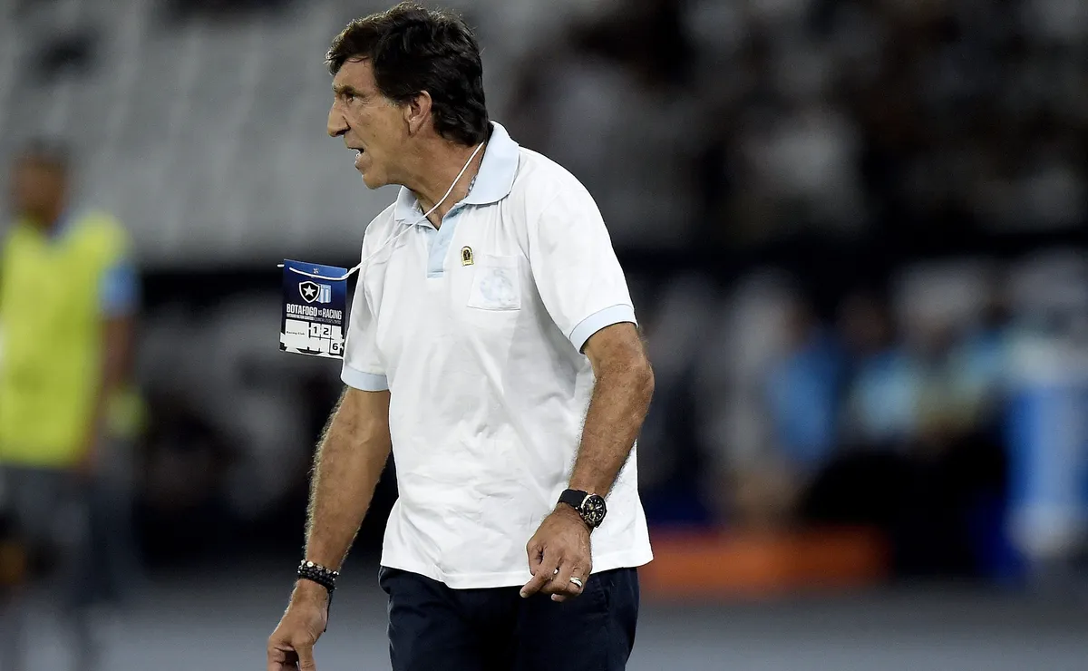 Gustavo Costas deixa de lado méritos do Botafogo e desabafa após derrota do Racing: “Demos de presente”