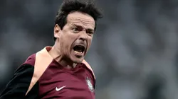 Fernando Diniz, técnico do Corinthians, durante partida contra o Palmeiras no estadio Arena Corinthians pelo campeonato Brasileiro A 2026. Foto: Marcello Zambrana/AGIF