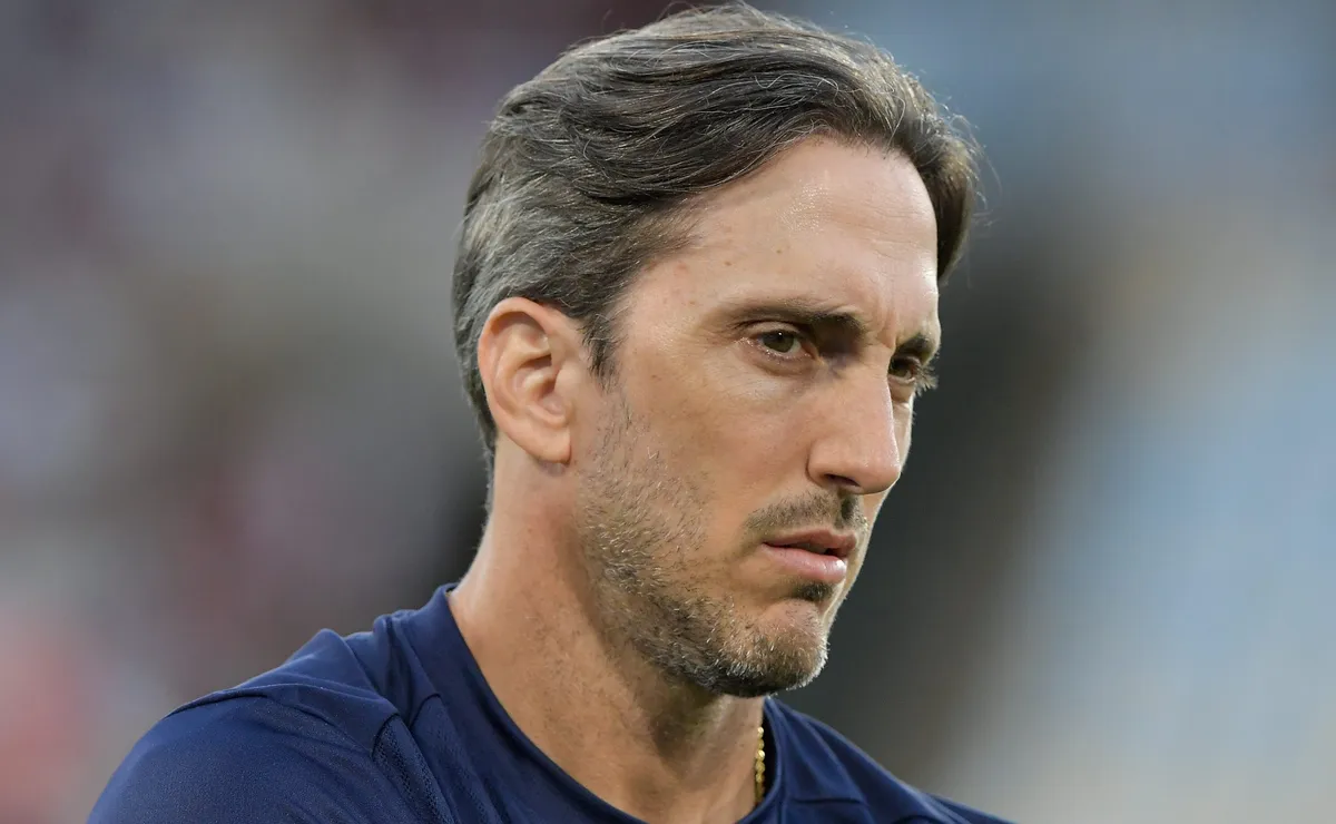 Zubeldía cita derrota para o Flamengo para explicar má fase do Fluminense após nova derrota