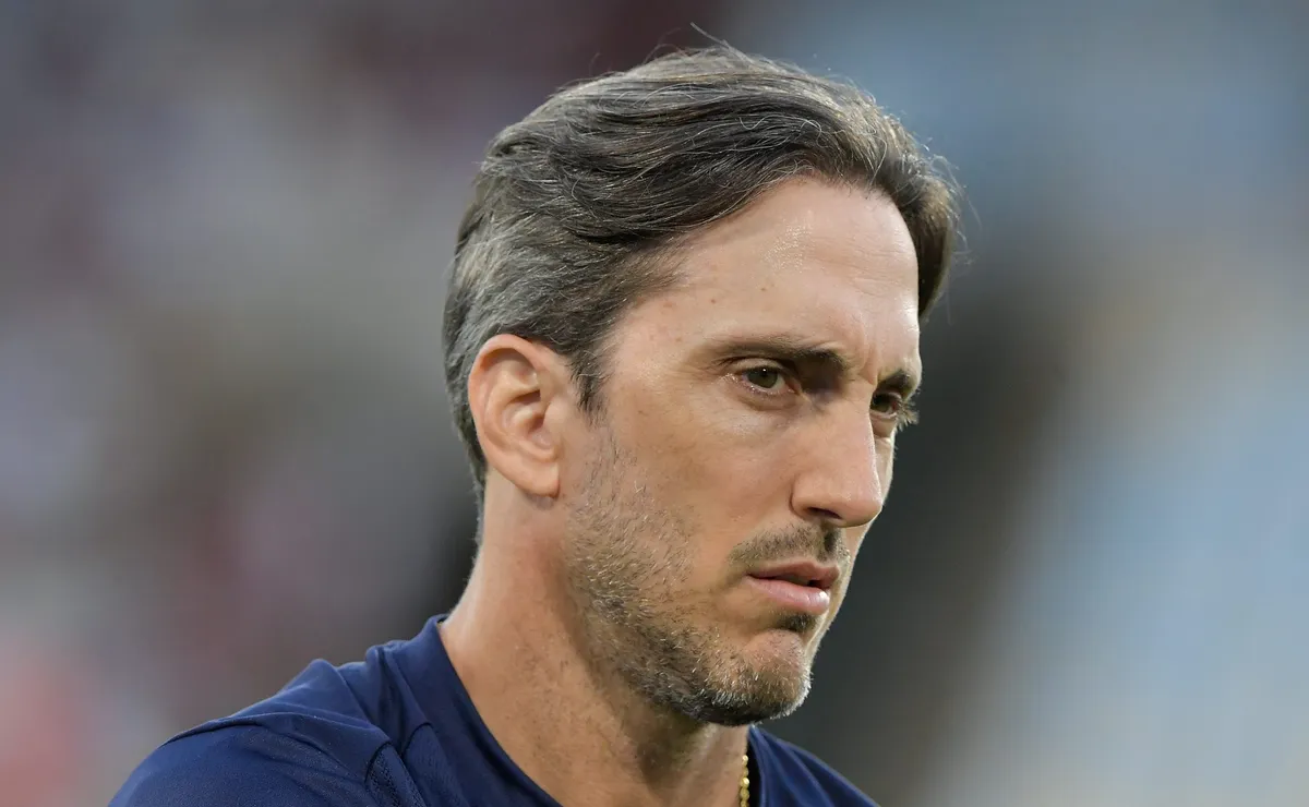 Pressão em cima de Zubeldía aumenta, mas diretoria do Fluminense banca o comandante