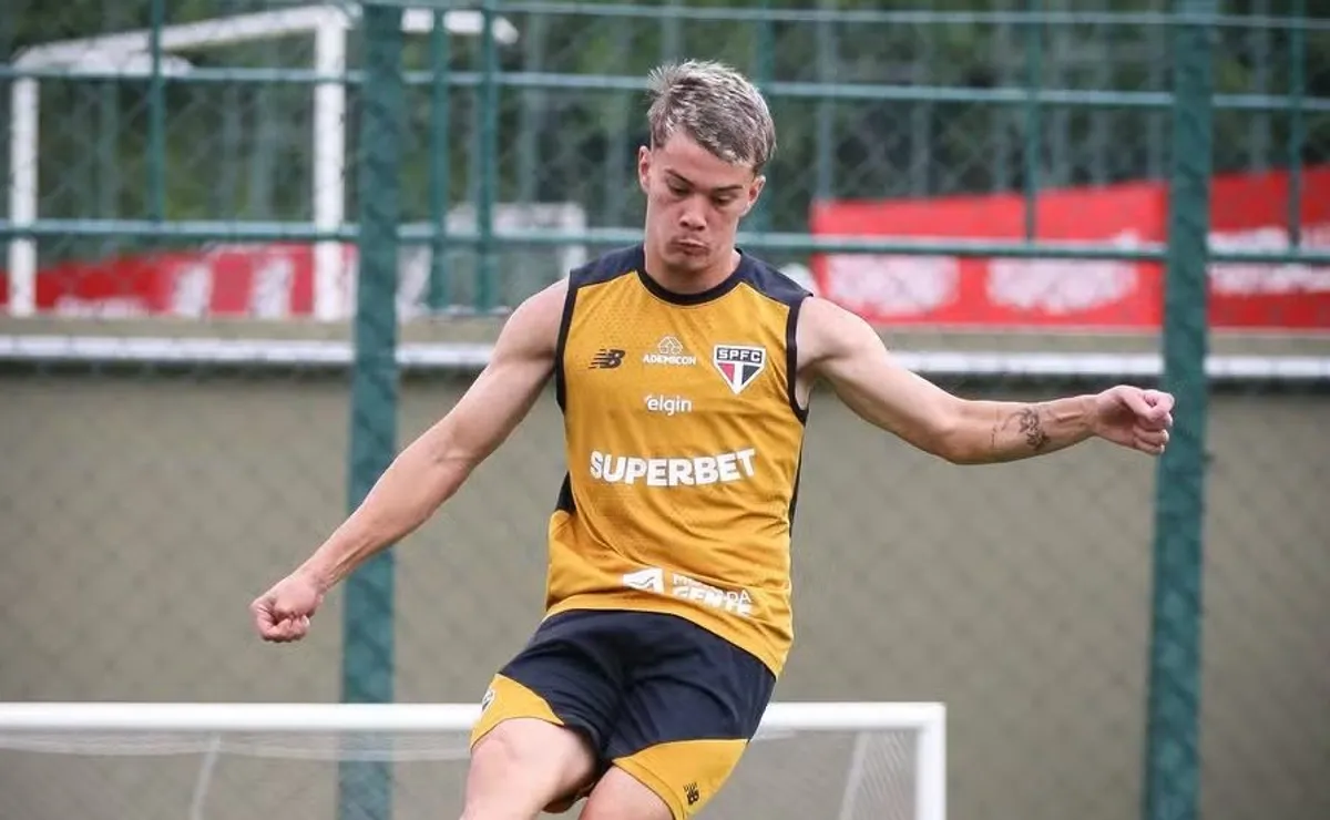 Igor Felisberto encanta Roger Machado, fura fila no São Paulo e pode ganhar chance no profissional