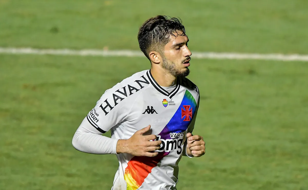 Andrey, revelado pelo Vasco, não joga há 2 meses e está na lista de saídas do Santa Cruz na Série C