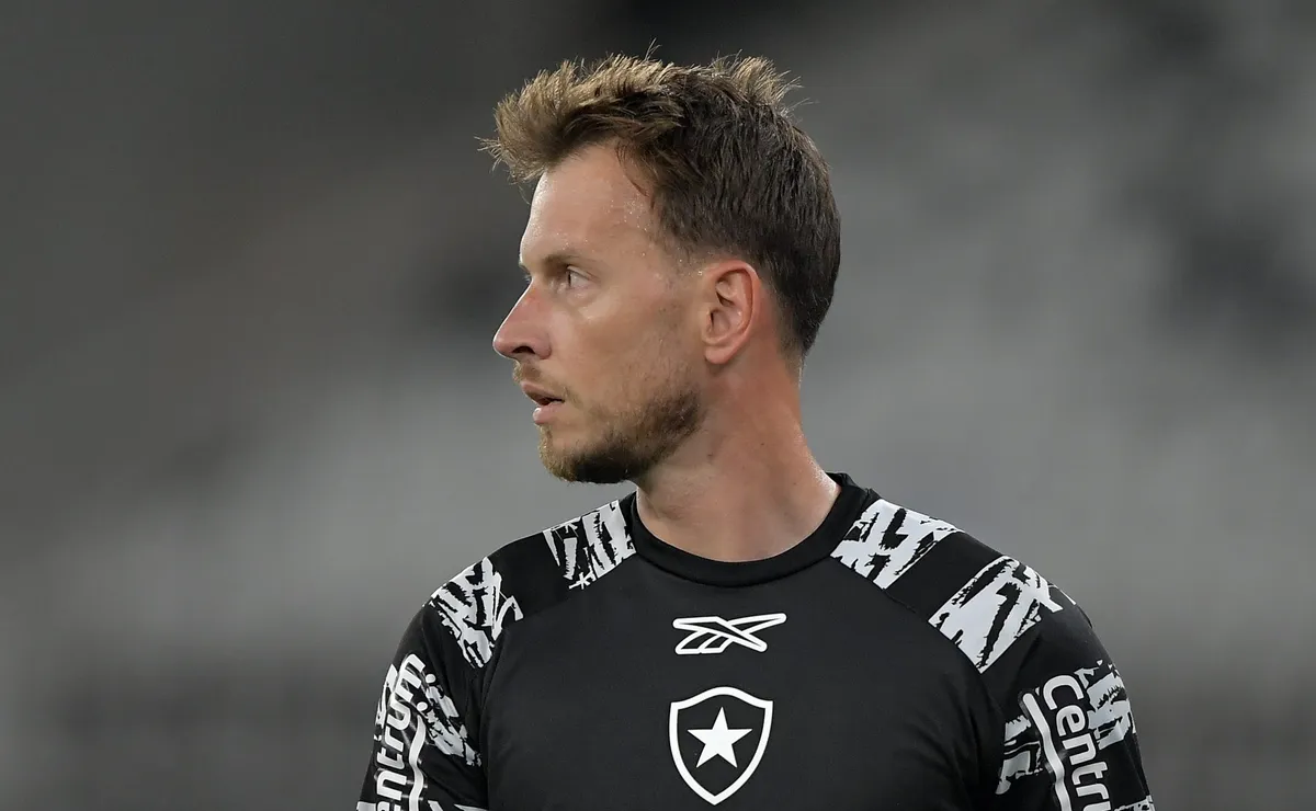 Franclim elogia Neto no Botafogo, mas não crava titularidade no fim de semana: “Vamos ver quem joga”