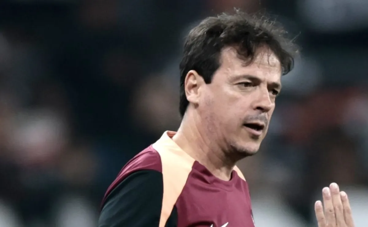 Fernando Diniz reconhece o Corinthians com seu DNA e blinda elenco: “Repertório deu uma melhorada”