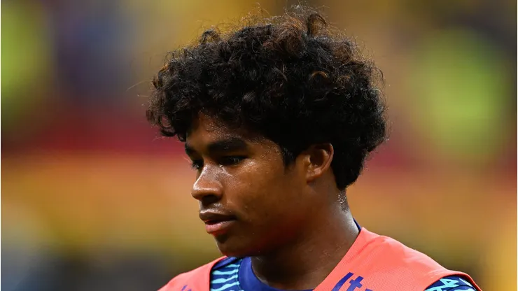 - Endrick jogador do Brasil aquecimento antes da durante partida contra o Peru no estadio Mane Garrincha pelo campeonato Eliminatorias Copa Do Mundo 2026.