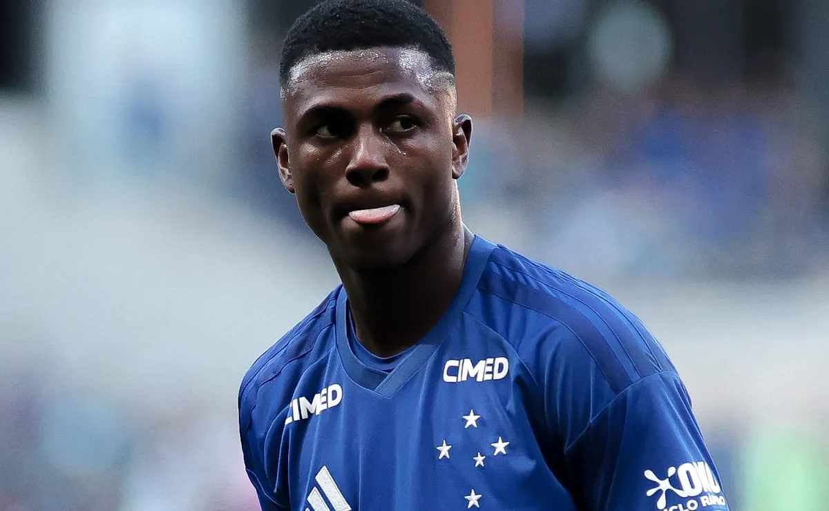 Artur Jorge defende Neiser Villarreal no Cruzeiro após críticas: “É um jogador de 20 anos”