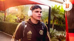 Ayrton Lucas jogador do Flamengo em viagem com a delegação