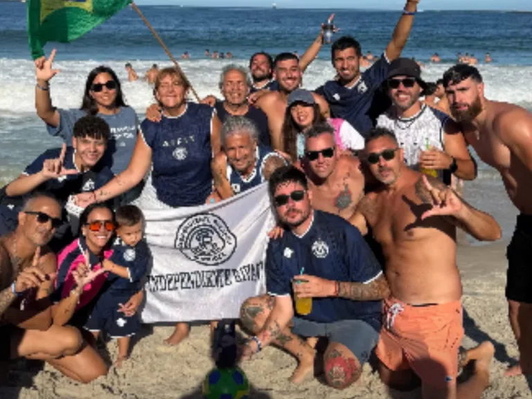 Esposa de Freytes apareceu usando camisa de rival argentino e situação gerou constrangimento no elenco do Flu – Foto: Instagram / @magui_garay