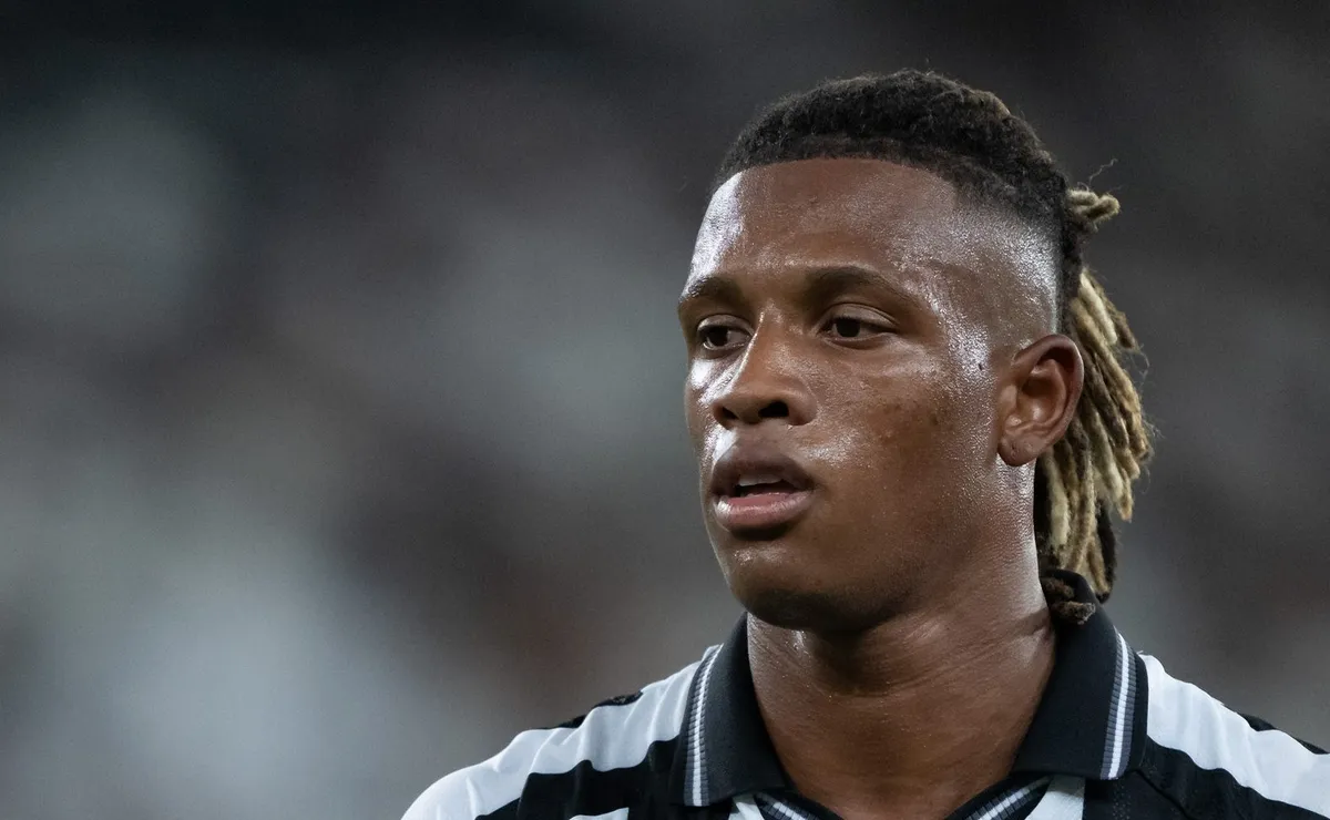 Flamengo vê Botafogo dificultar venda de Danilo e rival pede R$ 235 milhões para abrir conversas