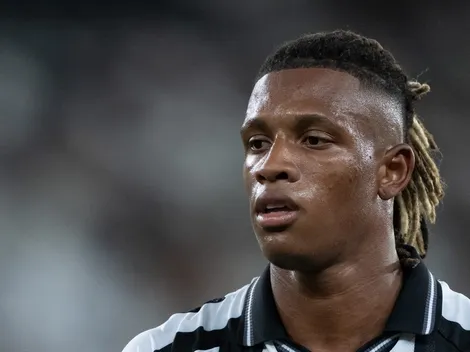 Botafogo pede ao Flamengo R$ 235 milhões por Danilo