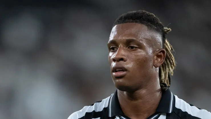 Danilo durante jogo contra o Caracas pela Copa Sul-Americana.