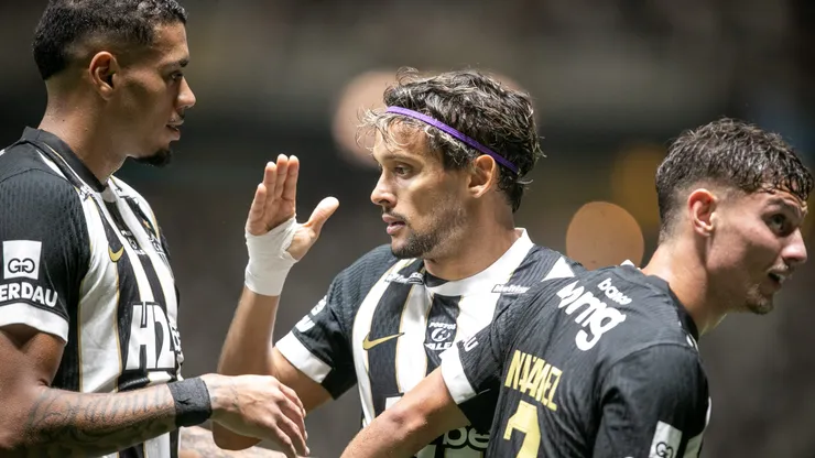 Scarpa jogador do Atletico-MG comemora seu gol durante partida contra o Athletico-PR no estadio Arena MRV pelo campeonato Brasileiro A 2026. Foto: Fernando Moreno/AGIF