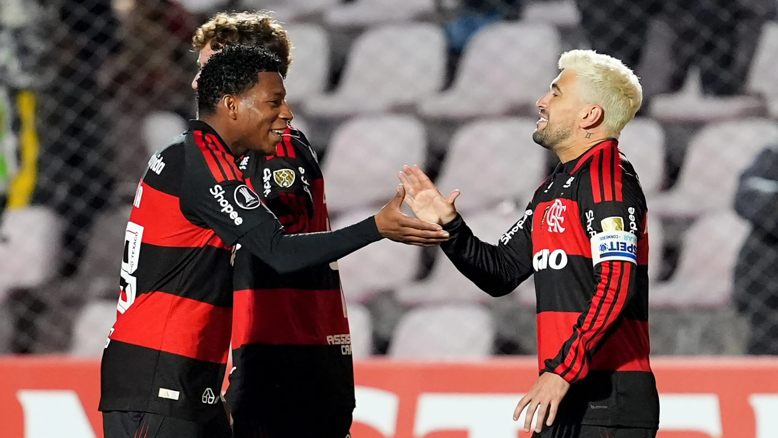 Flamengo venceu mais uma na Libertadores – Foto: Raul Sifuentes/Getty Images