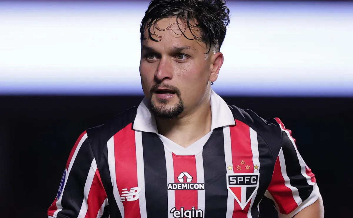 Artur, do São Paulo, elogia Vasco antes de jogo no Brasileirão: “Outra final no sábado”