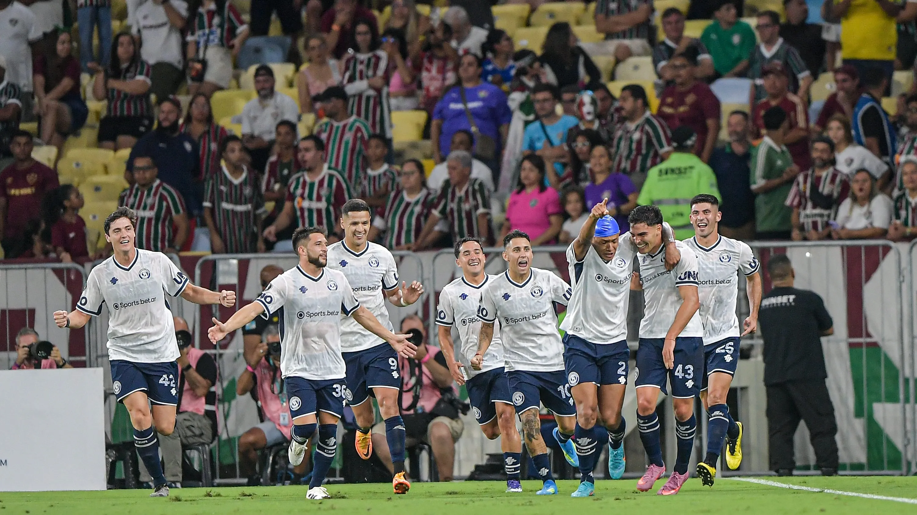 Sartori jogador do Independiente comemora seu gol durante partida contra o Fluminense no estadio Maracana pelo campeonato Copa Libertadores 2026. Foto: Thiago Ribeiro/AGIF